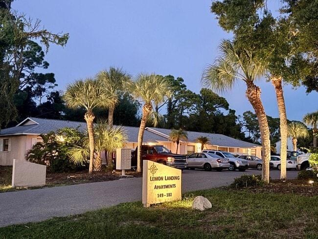 Building Photo - 8388 S Tamiami Trl