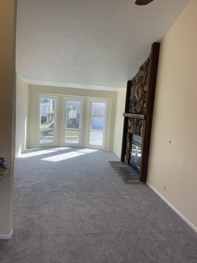 Building Photo - 406 Laredo Rd