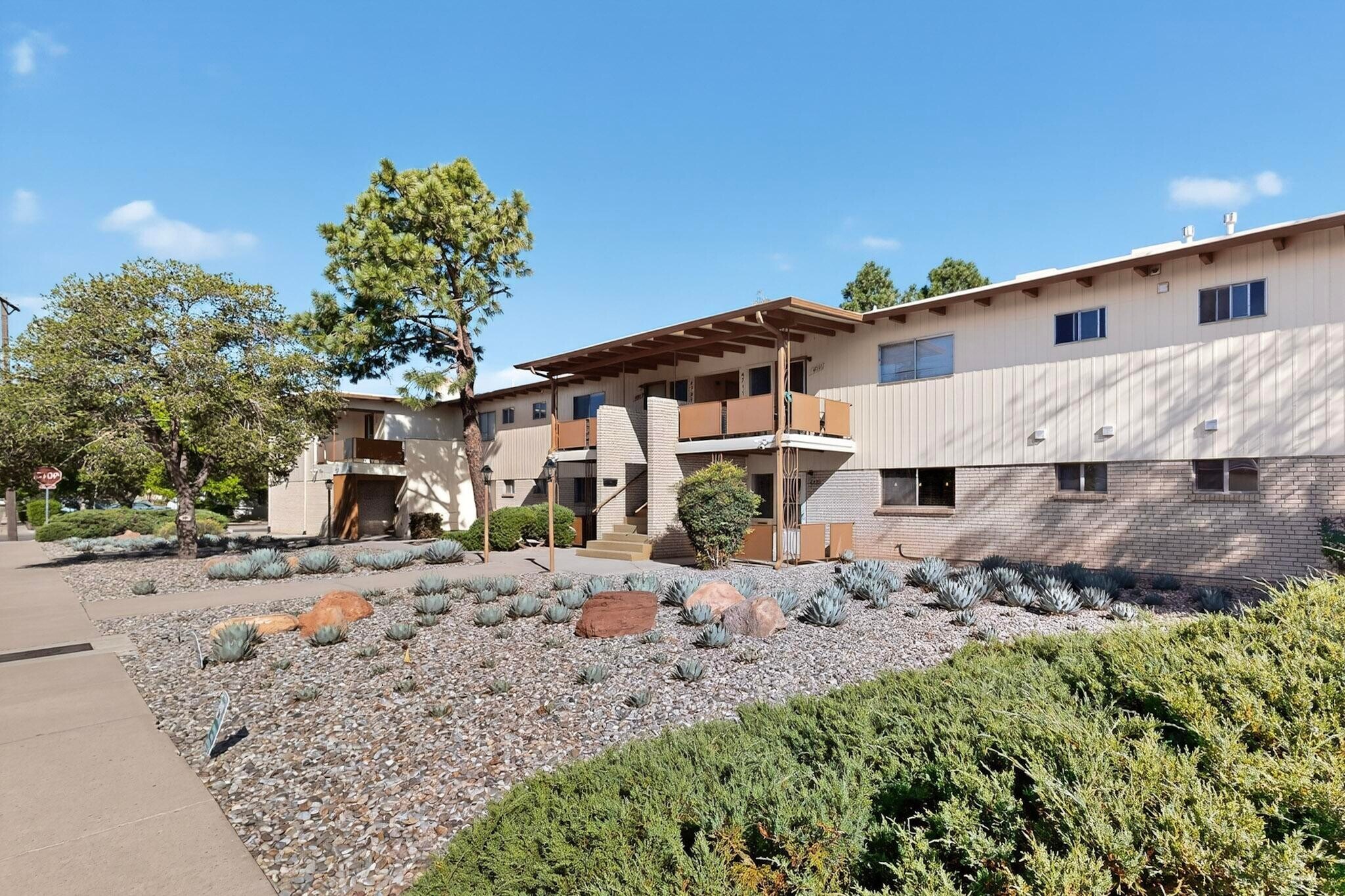 apartment is ground-floor unit in a small apartment building - 4715 Marquette Ave NE