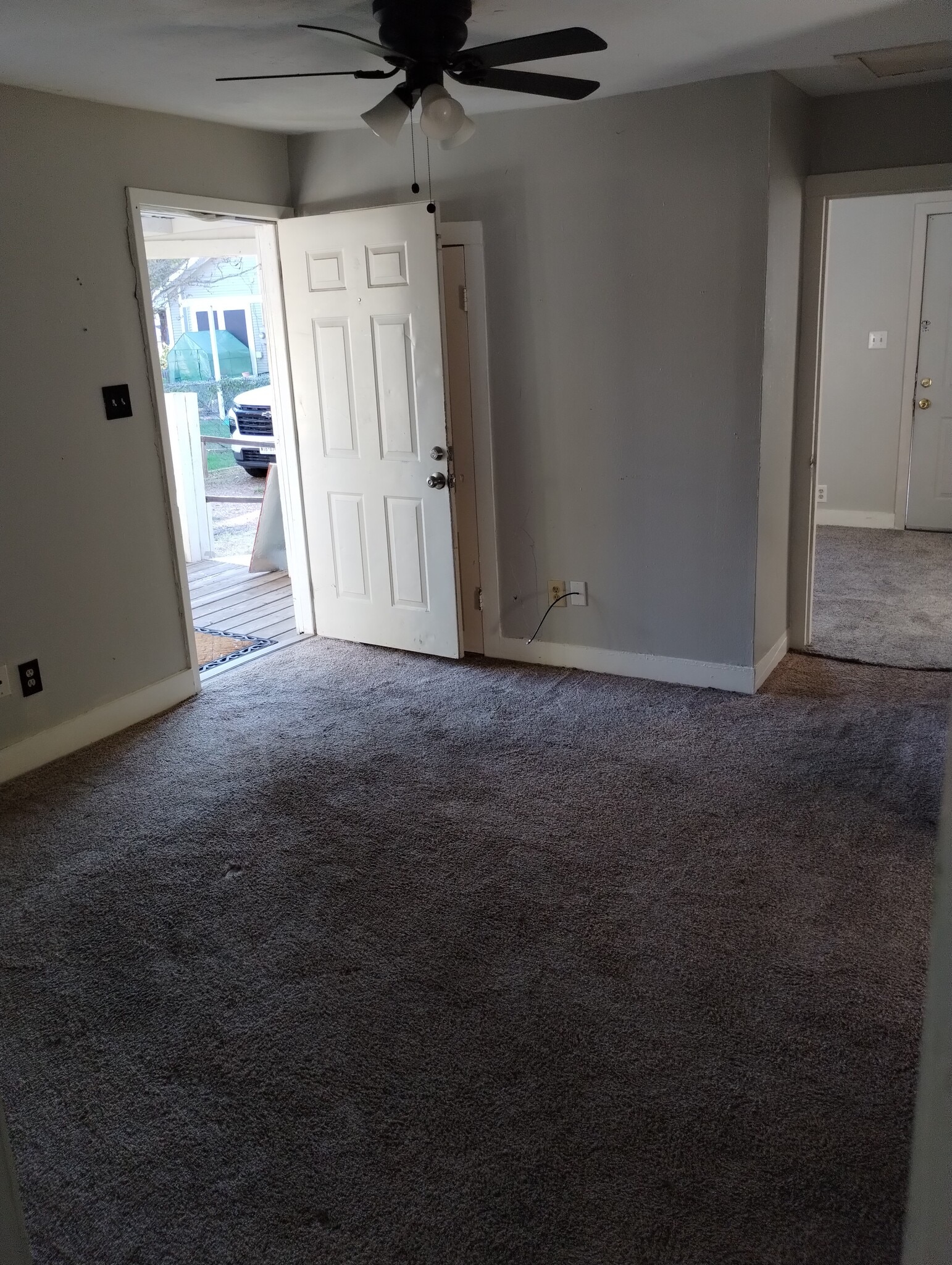 Entry/ Living room - 2211 Echols St