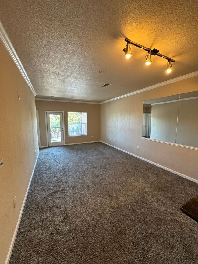 Building Photo - ***Gated community*** Spacious 2-bedroom, 2-bathroom condo in Antelope