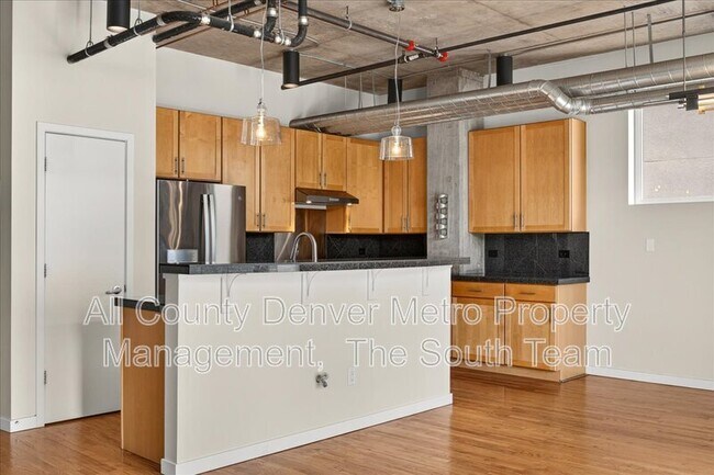 Building Photo - 3201 Shoshone St