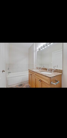 Building Photo - 31 E 26th St