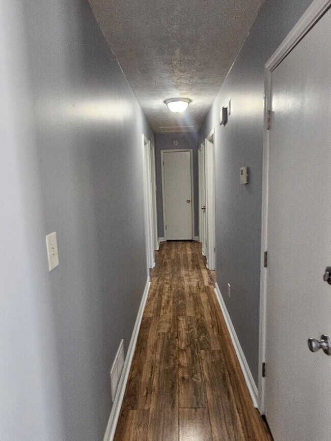 Building Photo - 3 bedroom 2 bath home with basement