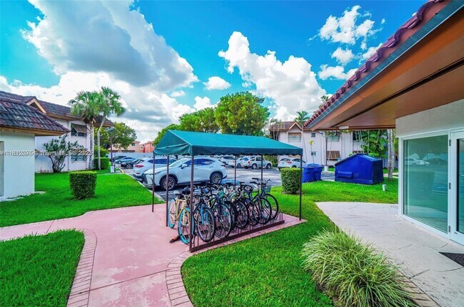 Building Photo - 9392 SW 77th Ave