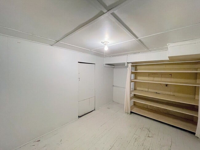 Building Photo - Updated 2 bedroom home