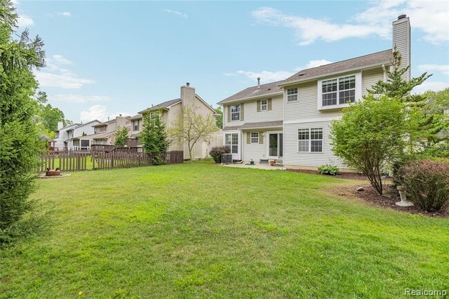 Building Photo - 47258 Scarlet Dr N