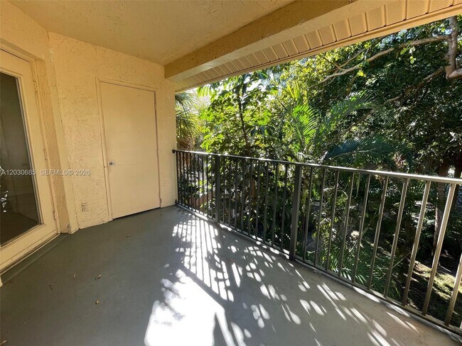 Building Photo - 9999 Summerbreeze Dr