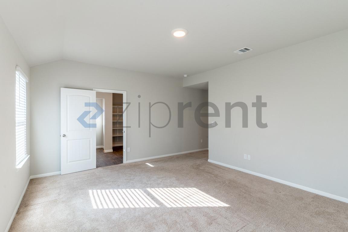 Building Photo - Unit