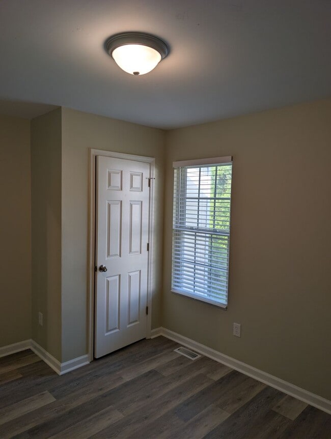 Building Photo - 2711 Dearborn Dr