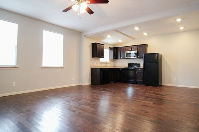 Building Photo - 459 S Main Ave