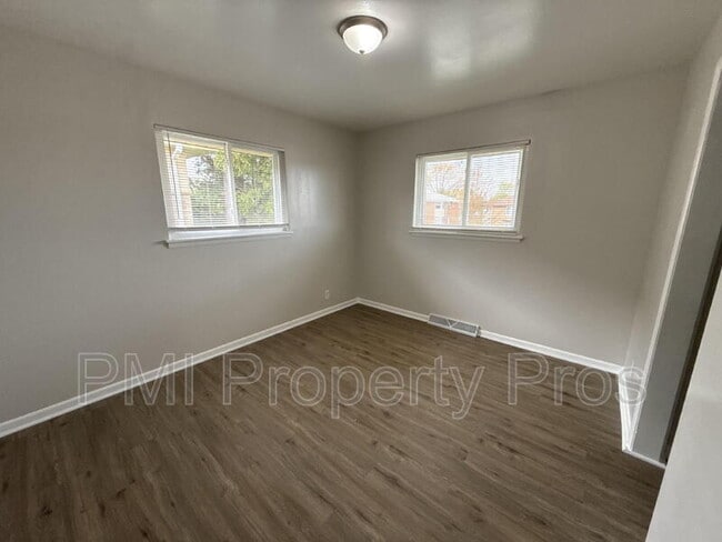 Building Photo - 7701 W Hampton Ave