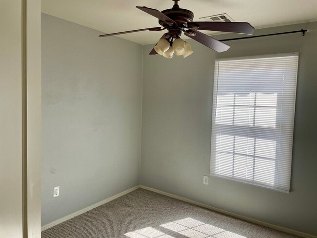 Building Photo - Prime Gilbert 3 Bedroom/2.5 bath 1st floor bonus room, 3 community pool's