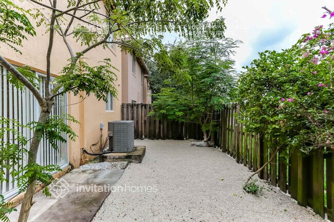 Building Photo - 16261 SW 58th Terrace