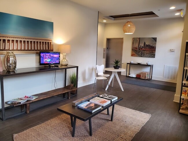 Building Photo - 210 30th Ave N