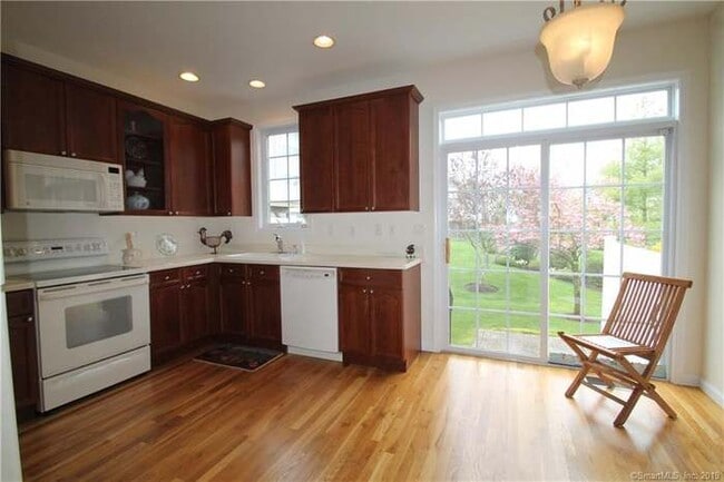 Building Photo - 49 Woodcrest Ln