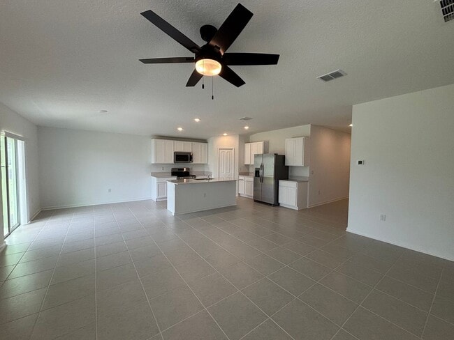 Building Photo - Beautiful Updated Home
