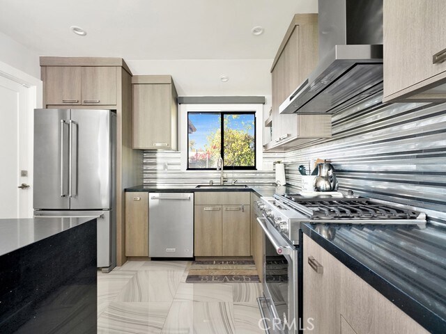 Building Photo - 1380 Skyline Dr
