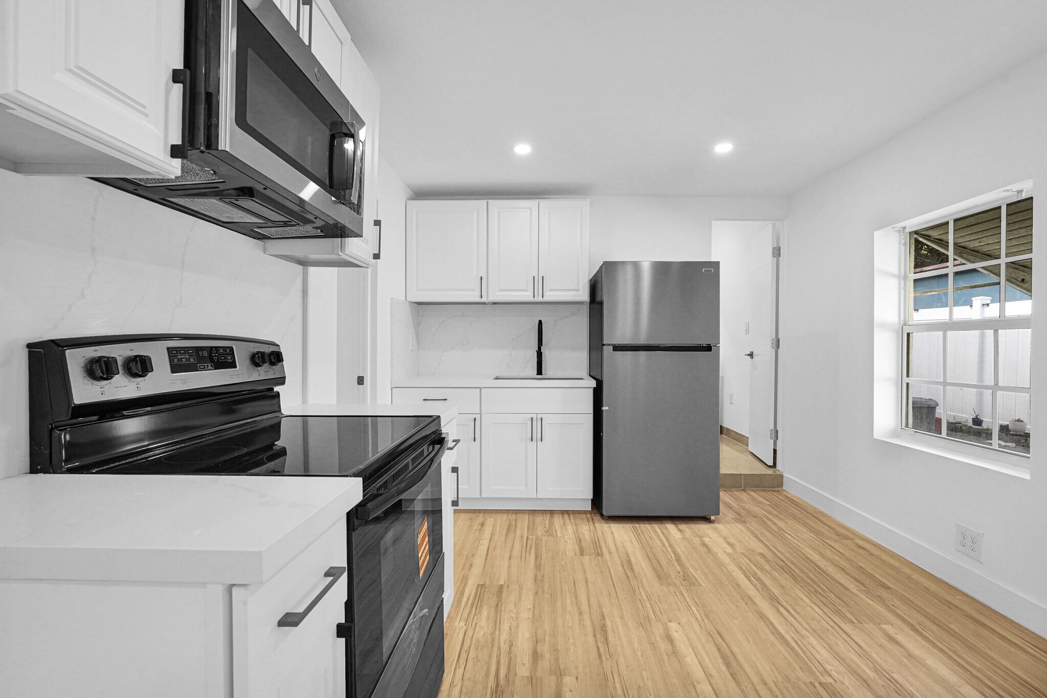 Building Photo - 2419 Coolidge St