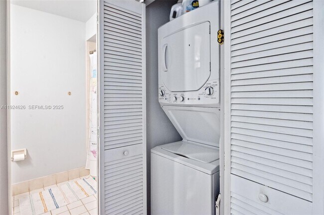 Building Photo - 11840 SW 80th St