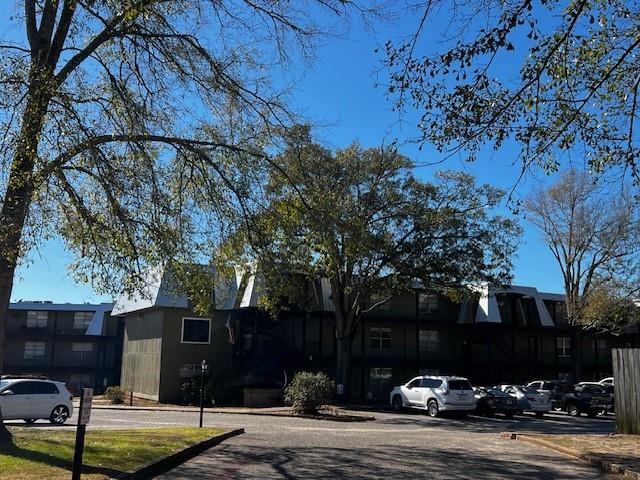 Building Photo - 207 Riverbend Dr