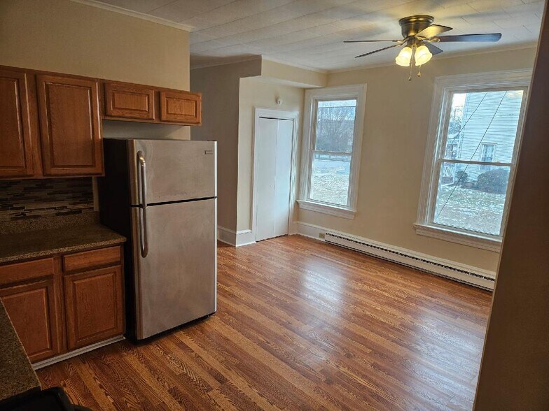 Kitchen - 1639 Sanderson Ave