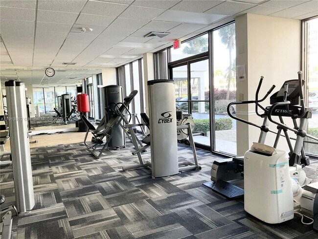 Building Photo - 2049 S Ocean Dr