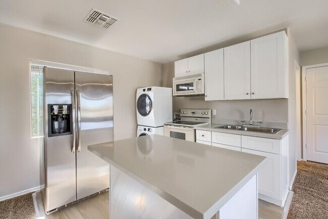 Building Photo - 5323 E Taylor St