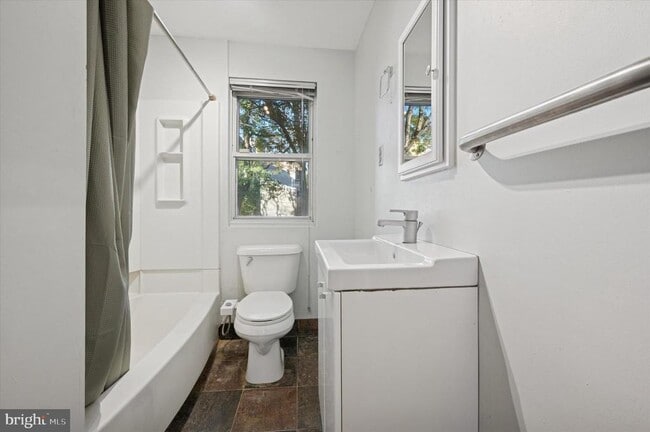 Building Photo - 1000 N Randolph St