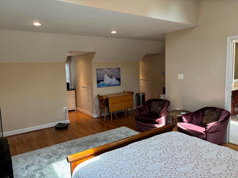 Building Photo - 5804 Searl Ter