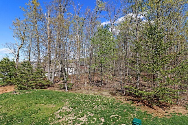 Building Photo - Spring Creek Living! Pet-Friendly Townhome