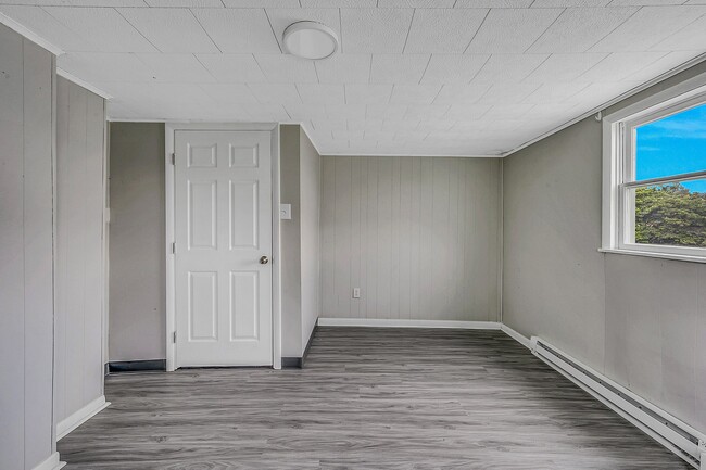 Building Photo - 401 McLean St