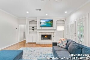 Building Photo - 7 Inwood Knoll