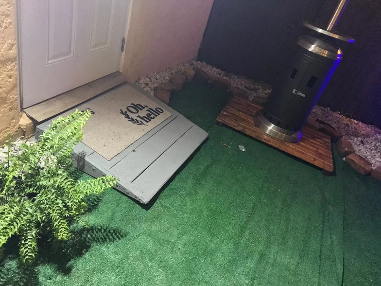 Building Photo - 310 SW 9th Ave