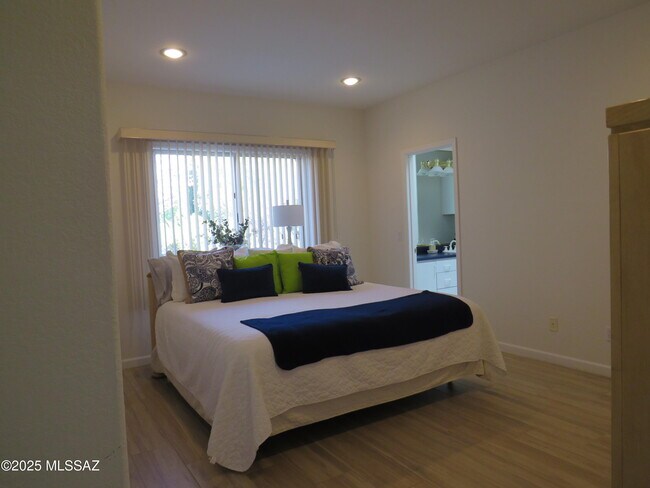 Building Photo - 2509 N Mesquite Pl