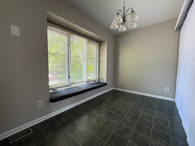 Building Photo - 3426 Londonderry Ct