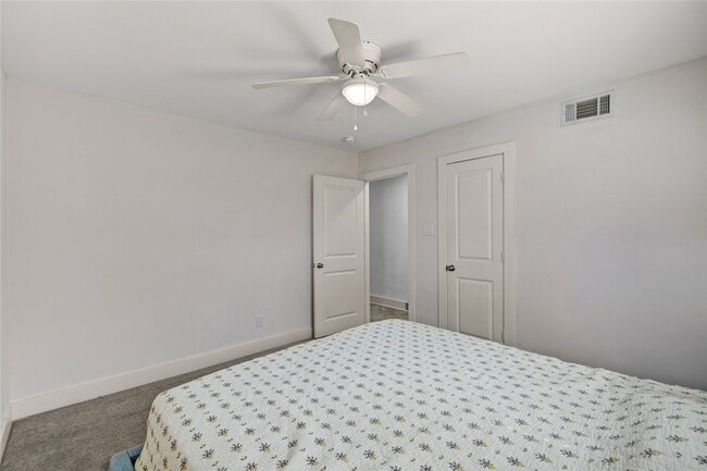 Building Photo - 10303 Greenwillow Dr