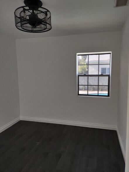 Second bedroom - 18318 Gresham St