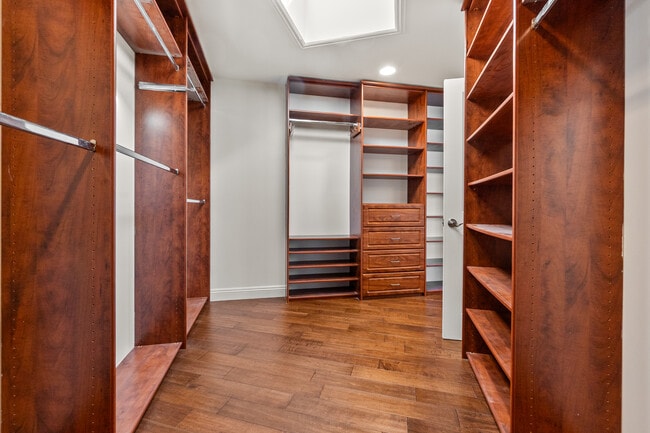 Building Photo - 1077 10th St