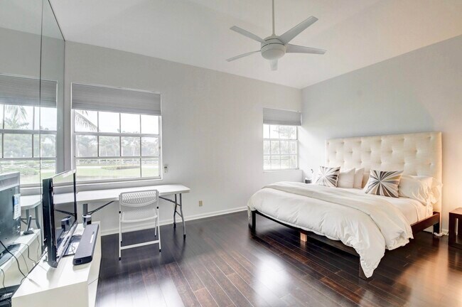 Building Photo - 5190 Lake Catalina Dr