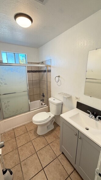 Building Photo - 2728 Exposition Pl