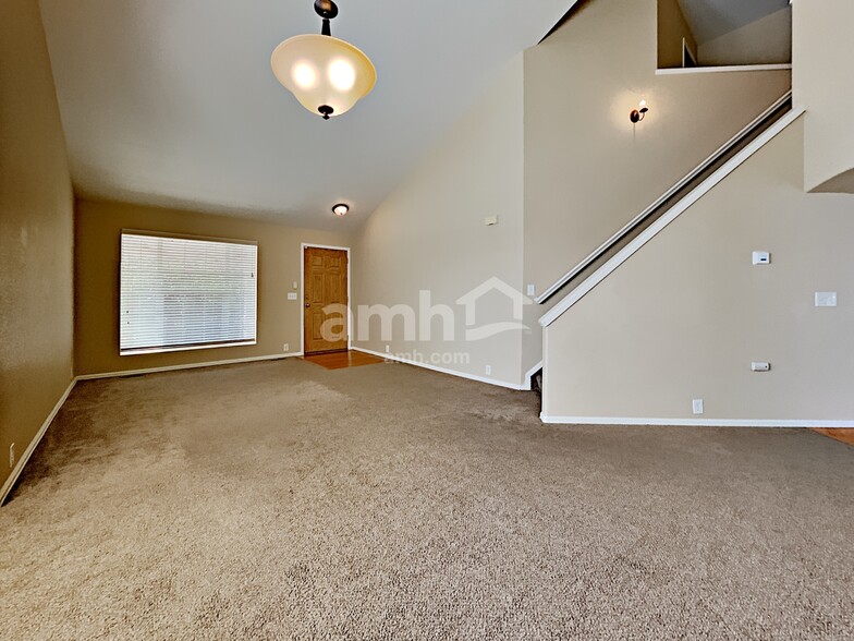 Building Photo - 15625 E 99th Ave