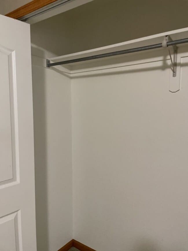 Building Photo - Start a Lease by 12/1 and Receive a $500 R...