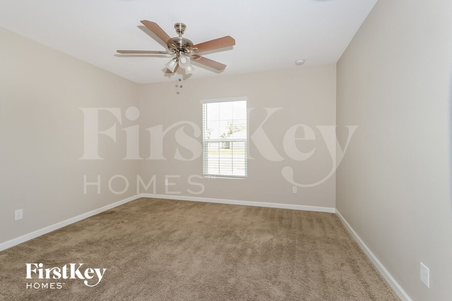 Building Photo - 4522 SW Savona Blvd