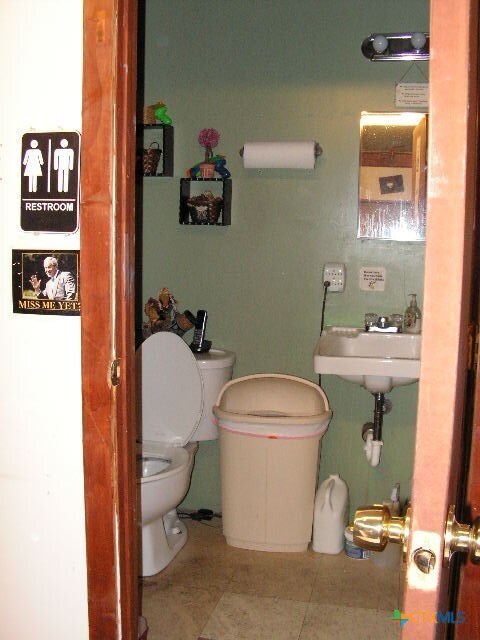 Building Photo - 1910 FM2673