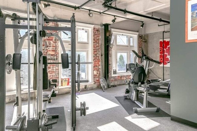 Building Photo - Beautiful Downtown Condo in Tacoma