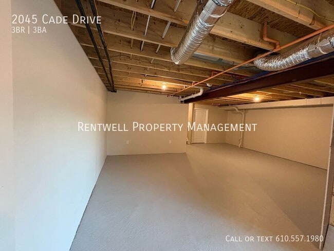 Building Photo - 2045 Cade Dr