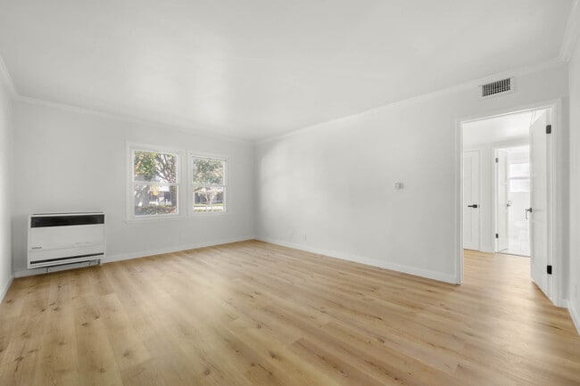 Building Photo - 5867.5 W 88th St