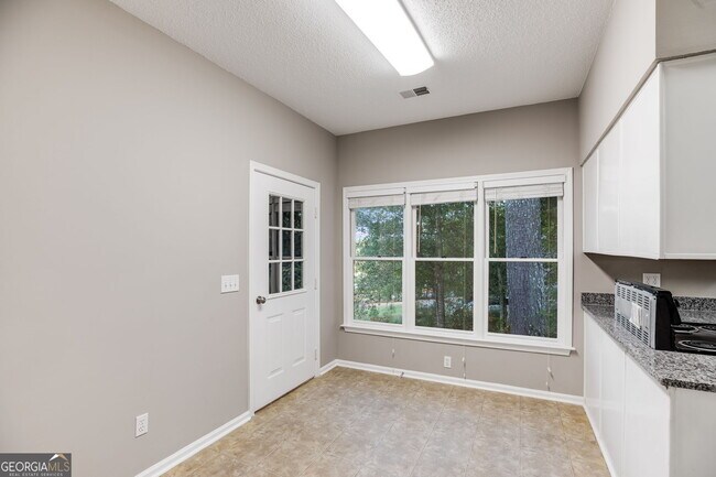 Building Photo - 140 Fairfield Rd