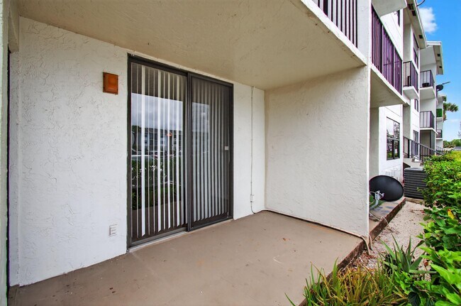 Building Photo - 752 Executive Center Dr